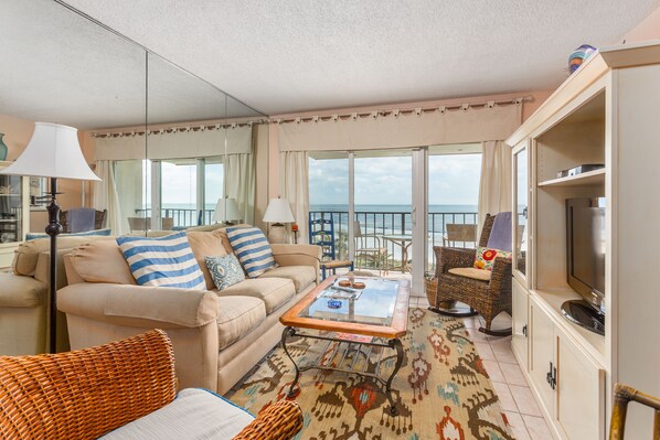 Beach Club 410 - Living Space