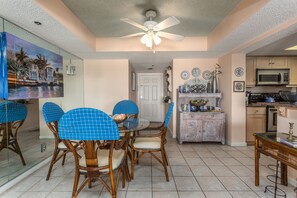 Beach Club 410 - Dining Space