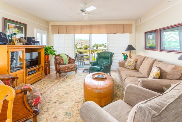 Saint Simons Grand 107 - Living Space