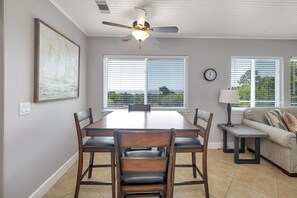 Shipwatch 300 - Oceanview Dining Space