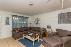 510 B Magnolia - Living Space