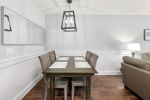 Shipwatch 102 - Dining Space