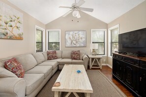 Harbour Oaks 508 - Living Space