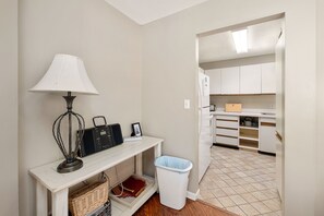 Harbour Oaks 508 - Kitchen
