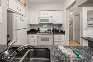 Shipwatch 302 - Kitchen