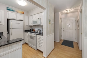 Shipwatch 302 - Kitchen and Flyer
