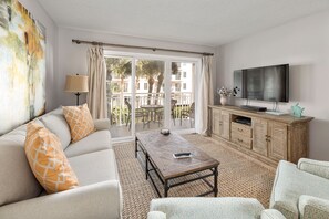Beach Club 222 - Living Space