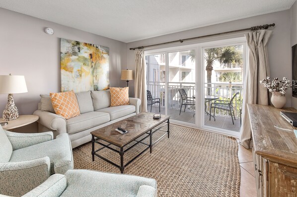 Beach Club 222 - Living Space