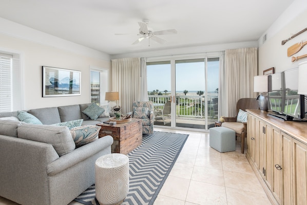 Saint Simons Grand 202 - Living Space