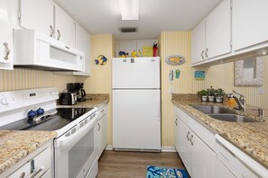 Shipwatch 115 - Kitchen