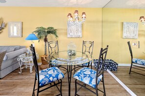 Shipwatch 115- Dining space