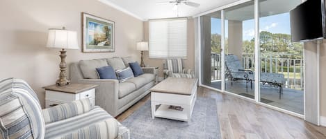 North Breakers 302 - Open Concept Living Space