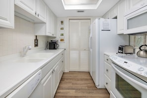 Beach Club 217 - Gorgeous Upgraded Kitchen