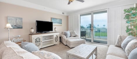 Saint Simons Grand 112 - Living Space