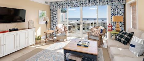 Saint Simons Grand 322 - Living Space