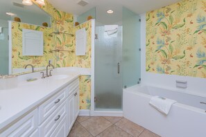 Saint Simons Grand 225 - Primary Bathroom