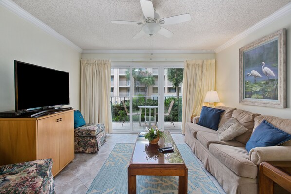Beach Club 105 - Living Space