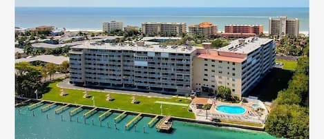 Bay Shores Yacht and Tennis Club, your 6th floor balcony awaits!