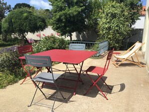 屋外ダイニングエリア