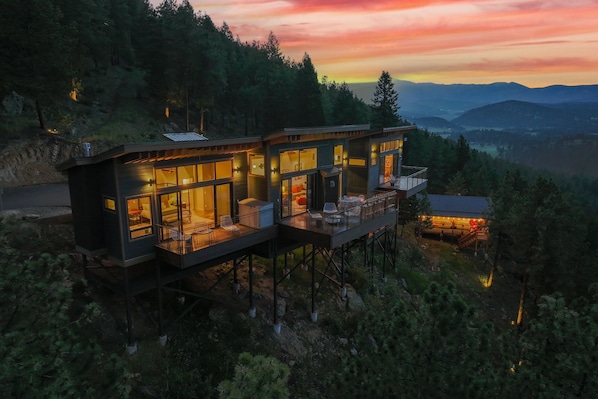 Zen Treehouse + Glamping Tent (lower right) with Mount Rosalie in the background
