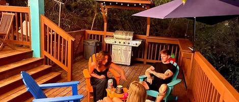 Patio and Grilling Area (1)