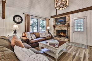 Inside This Cozy Mountain Cottage Escape 