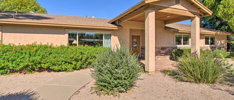 Mesa Vacation Rental | 3BR | 2.5BA | 2,160 Sq Ft | Step-Free Access