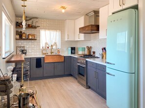 Full kitchen with green Smeg fridge, dishwasher, breakfast bar, fully equipped