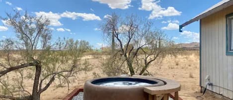 Hot tub (or can turn off heating and use as a cool dip) to enjoy under the stars