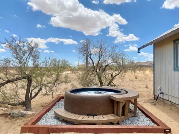 Hot tub (or can turn off heating and use as a cool dip) to enjoy under the stars
