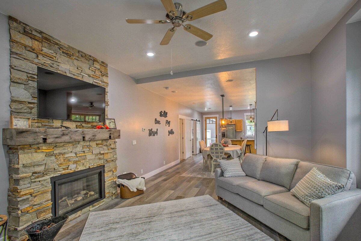 Bright Lower-Level Unit ~ 1 Mile to Lake Mich