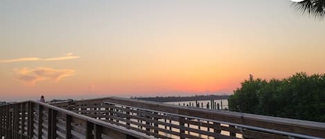 kyack launch/ fishing dock/ get. sunsets