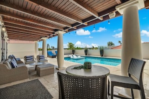 "Beautiful home. Close to all the attractions. You will not regret staying here" - Morgan