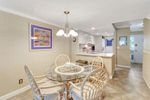 Dining Area - Seating for 4 people in this large dining space.