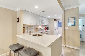 Kitchen - new quartz countertops in this bright kitchen with full sized appliances and a fun peninsula for hanging out!   Keurig coffeemaker