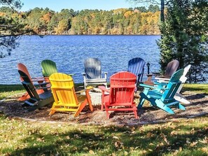 Gorgeous Lakeside Firepit Includes Firewood 