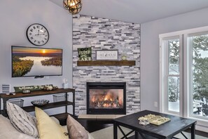 Cozy! Great views! 