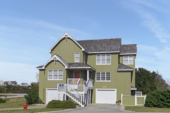 B01: Lauren Lee | Front Exterior