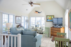 B01: Lauren Lee | Top Level Living Area
