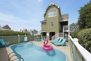 B01: Lauren Lee | Private Pool Area