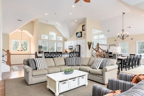 CC142: 8th And Sound | Top Level Living Area