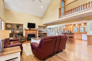 CC258: 40-Love | Mid Level Living Area