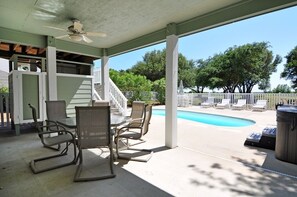CC258: 40-Love | Patio Area