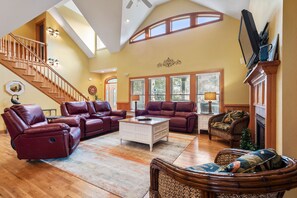 CC258: 40-Love | Mid Level Living Area