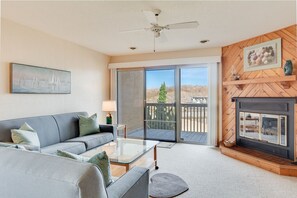 QE1: Shoenthal | Mid Level Living