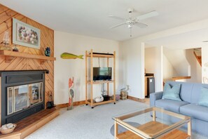 QE1: Shoenthal | Mid Level Living