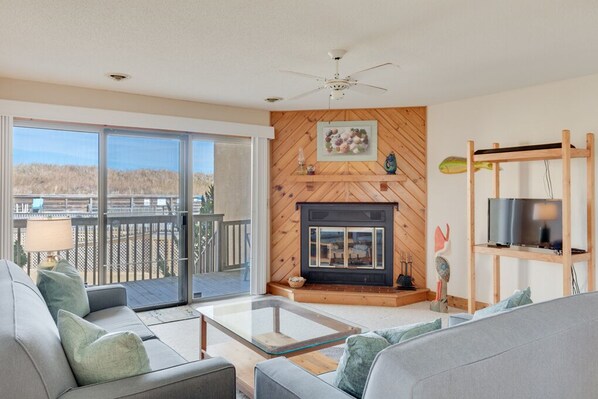 QE1: Shoenthal | Mid Level Living