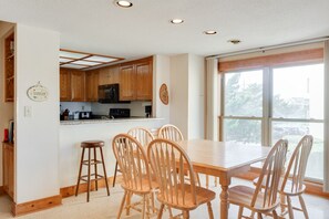 QE1: Shoenthal | Mid Level Dining