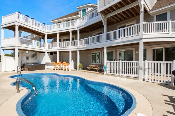 CC416: Summer Love | Back Exterior