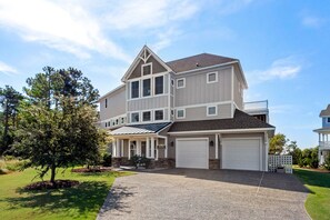 CC416: Summer Love | Front Exterior